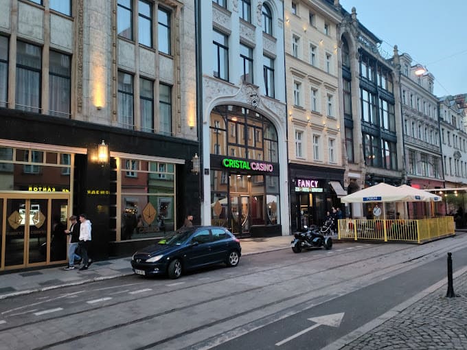 Gra na PLN lub EUR Gościnność krupierów